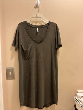 Z Supply Olive Green V-Neck T-Shirt Dress